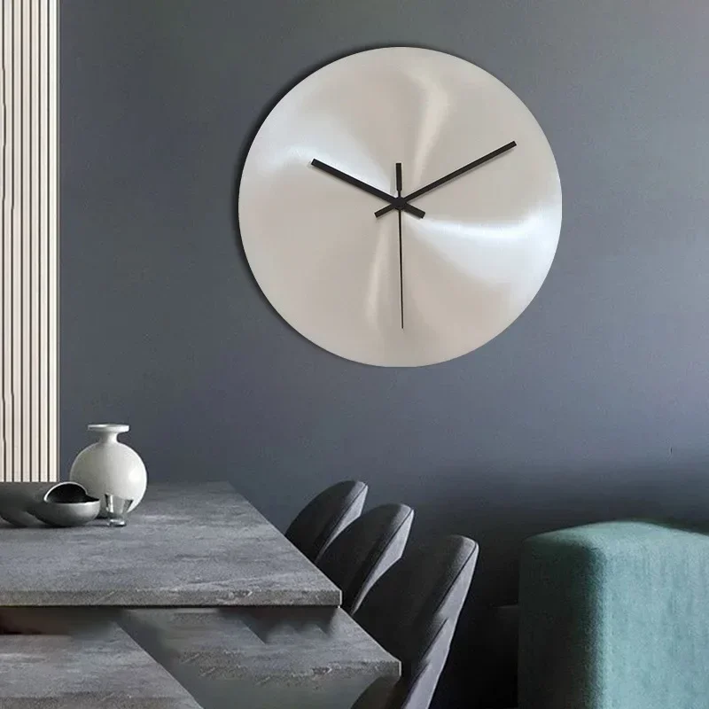 Silver Minimalist Industrial W - Resin Art Wall Clock recension och pris